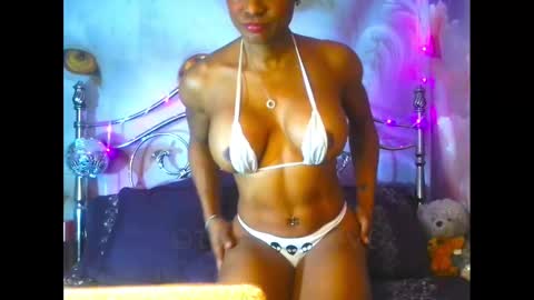 Snapshot of tiffanilove chatting on 01-27-25, 04:43 Tiffani Love online show from 01-27-25, 04:43