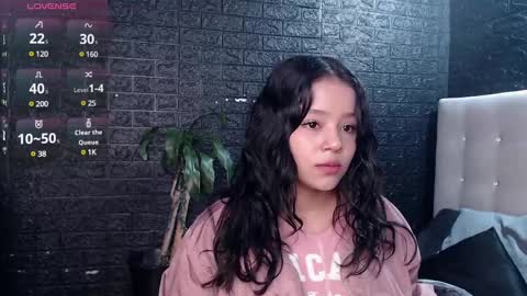 Snapshot of tiffanny_rose_ chatting on 12-29-24, 02:10 Sara online show from 12-29-24, 02:10