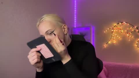 Amira online show from 10-31-25, 10:27