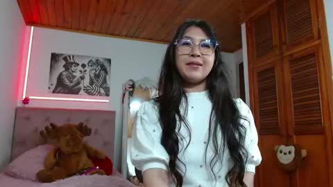 Tifanny online show from 10-25-25, 05:04