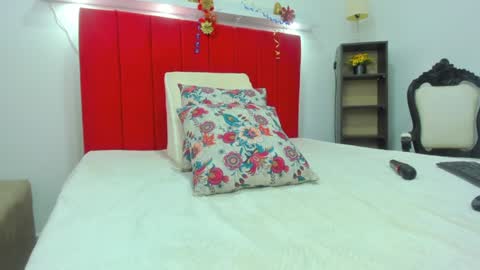 Snapshot of tiffany_hot19_ chatting on 12-14-24, 12:55 tiffany online show from 12-14-24, 12:55