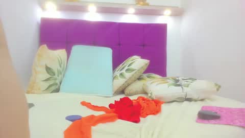 Snapshot of tiffany_hot19_ chatting on 12-18-24, 02:32 tiffany online show from 12-18-24, 02:32