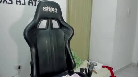 Snapshot of tiffany_hot19_ chatting on 12-21-24, 08:28 tiffany online show from 12-21-24, 08:28