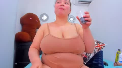 Snapshot of tiffany_hot19_ chatting on 02-12-25, 04:33 tiffany online show from 02-12-25, 04:33