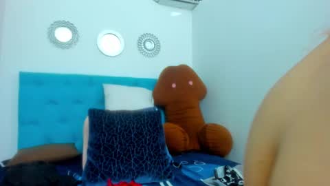 Snapshot of tiffany_hot19_ chatting on 10-17-25, 02:15 tiffany online show from 10-17-25, 02:15