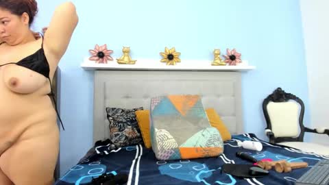 Snapshot of tiffany_hot19_ chatting on 12-02-25, 01:44 tiffany online show from 12-02-25, 01:44