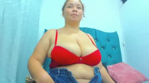 Snapshot of tiffany_hot19_ chatting on 06-15-26, 12:35 tiffany online show from 06-15-26, 12:35