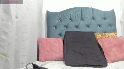 Snapshot of tiffany_hot19_ chatting on 07-12-26, 01:29 tiffany online show from 07-12-26, 01:29