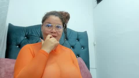 Snapshot of tiffany_hot19_ chatting on 08-06-26, 01:18 tiffany online show from 08-06-26, 01:18