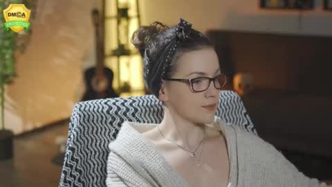 tiffanyriox online show from 03-25-26, 12:49