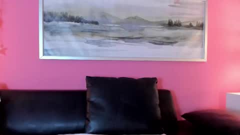 Stefany Suarez online show from 11-19-25, 08:31