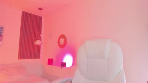 Tiffany online show from 10-03-25, 01:52