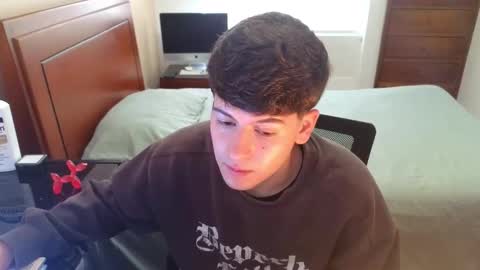 Snapshot of tightncuteass chatting on 09-19-25, 09:04 Camilo online show from 09-19-25, 09:04