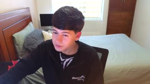 Snapshot of tightncuteass chatting on 09-23-25, 09:18 Camilo online show from 09-23-25, 09:18