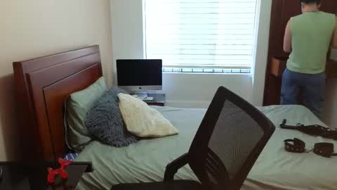 Snapshot of tightncuteass chatting on 09-24-25, 09:51 Camilo online show from 09-24-25, 09:51