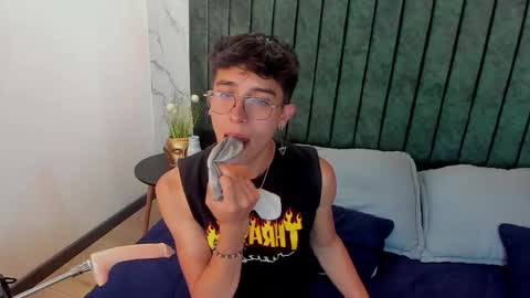 Snapshot of tim__fox chatting on 02-05-25, 08:04 Tim Fox online show from 02-05-25, 08:04