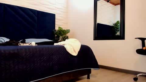 Snapshot of tim__fox chatting on 10-12-25, 12:04 Tim Fox online show from 10-12-25, 12:04