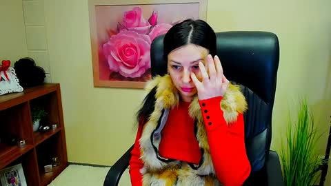 Snapshot of timeparadice chatting on 12-19-24, 09:29 Luisa online show from 12-19-24, 09:29