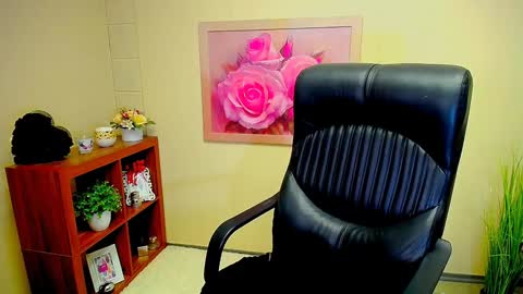 Snapshot of timeparadice chatting on 01-13-25, 08:58 Luisa online show from 01-13-25, 08:58