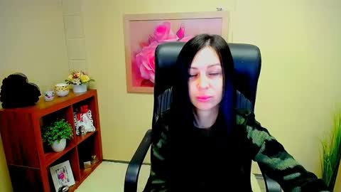 Snapshot of timeparadice chatting on 01-20-25, 08:19 Luisa online show from 01-20-25, 08:19