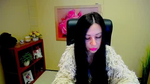 Snapshot of timeparadice chatting on 01-28-25, 08:04 Luisa online show from 01-28-25, 08:04