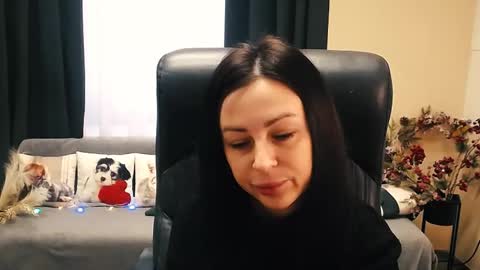 Luisa online show from 11-26-25, 07:42