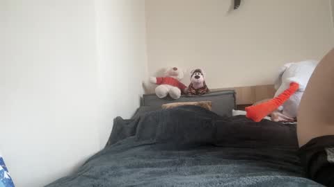 Snapshot of timveret chatting on 01-11-25, 10:40 Wizard online show from 01-11-25, 10:40