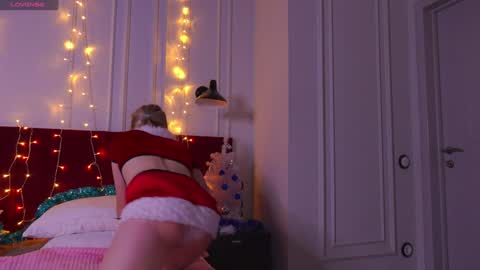 tinasiner online show from 12-25-24, 01:51