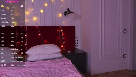 tinasiner online show from 12-30-24, 05:13