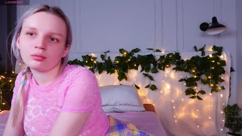 tinasiner online show from 03-09-25, 04:44