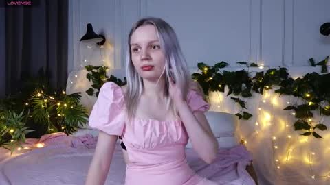 tinasiner online show from 03-11-25, 02:18