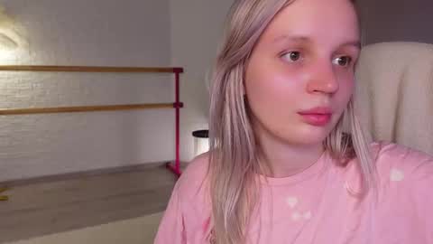 tinasiner online show from 09-15-25, 03:34