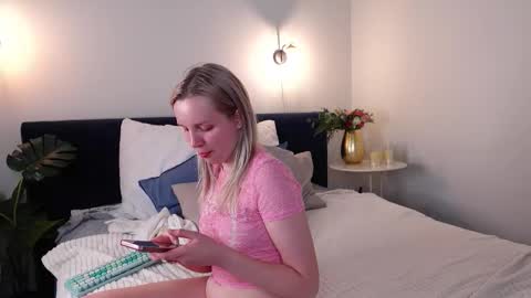 tinasiner online show from 10-07-25, 03:42