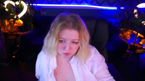 TinkerrBelll online show from 01-20-25, 05:04