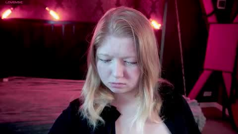 TinkerrBelll online show from 10-22-25, 07:24