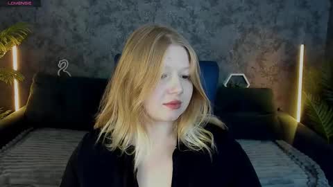 TinkerrBelll online show from 11-17-25, 08:14