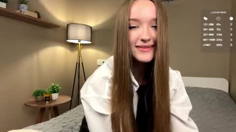 Snapshot of tinkibinky chatting on 07-14-26, 03:29 Leila online show from 07-14-26, 03:29