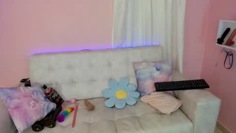 Snapshot of tiny_cora chatting on 12-31-24, 10:45 tiny_cora online show from 12-31-24, 10:45