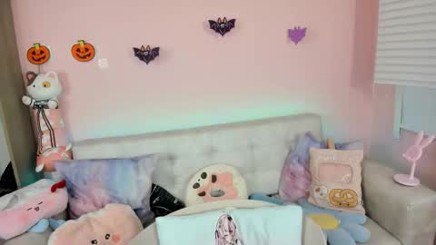 Snapshot of tiny_cora chatting on 10-19-25, 04:07 tiny_cora online show from 10-19-25, 04:07