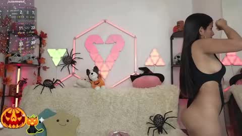 Snapshot of tiny_vixen_ chatting on 10-15-25, 01:55 tiny_vixen_ online show from 10-15-25, 01:55
