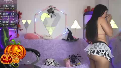 Snapshot of tiny_vixen_ chatting on 10-20-25, 02:39 tiny_vixen_ online show from 10-20-25, 02:39