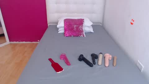 tiny_whore18 online show from 12-19-24, 02:57