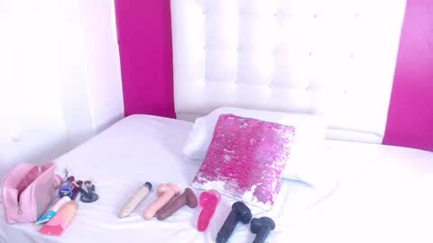 tiny_whore18 online show from 09-25-25, 02:32