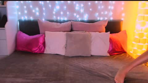 TinyDorina online show from 12-31-24, 07:42