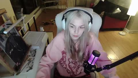 stage Kylie Sinner  brand CLITBAIT online show from 02-01-25, 07:36
