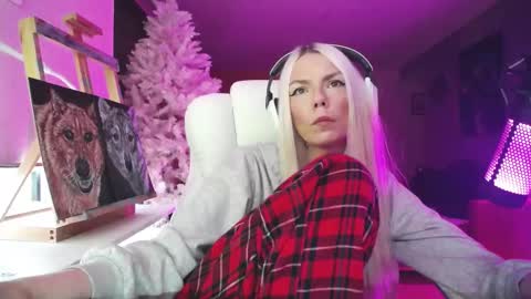 Snapshot of tinykylie chatting on 11-07-25, 08:47 stage Kylie Sinner brand CLITBAIT online show from 11-07-25, 08:47