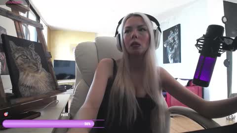 Snapshot of tinykylie chatting on 02-28-26, 01:01 stage Kylie Sinner brand CLITBAIT online show from 02-28-26, 01:01