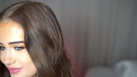 Lili online show from 11-18-25, 04:11