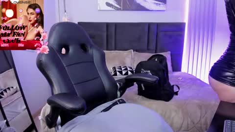 Snapshot of tisha_lau chatting on 09-08-25, 02:16 Tisha online show from 09-08-25, 02:16