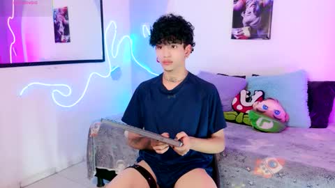 todoroki_g online show from 10-19-25, 02:45